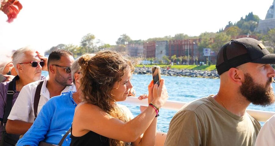 Istanbul: Bosphorus & Golden Horn Cruise Daytime or Sunset - Food, drinks, and the onboard comfort factor