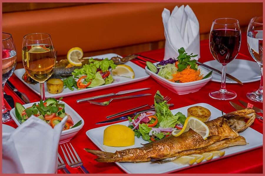 Istanbul: Bosphorus Night Dinner Cruise with Private Table - Should you book this Bosphorus night dinner cruise?