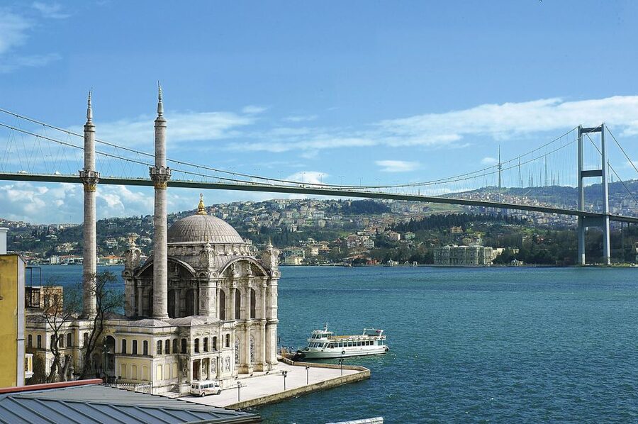 Istanbul: Bosphorus Sightseeing Boat Tour with Guide - Beylerbeyi Palace and Çırağan Palace: Shoreline Variety, Not Just One Big Building