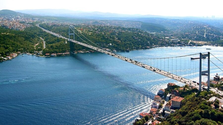 Istanbul: Bosphorus Sightseeing Boat Tour with Guide - Why the Bosphorus Strait Makes This Tour Worth It