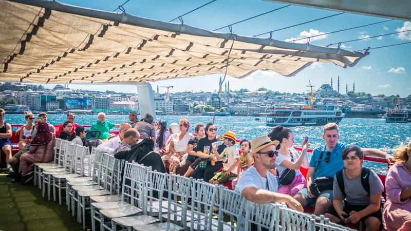 Istanbul: Bosphorus Sightseeing Cruise Tour with Audio Guide - The audio guide on your phone, and how to use it while the boat moves
