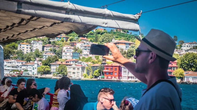Istanbul: Bosphorus Sightseeing Cruise Tour with Audio Guide - Following the shoreline: Galata, bridges, and the early Istanbul views