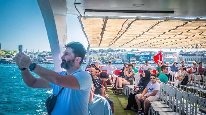 Istanbul: Bosphorus Sightseeing Cruise Tour with Audio Guide - Üsküdar seaside and Maiden’s Tower, the finish that sticks