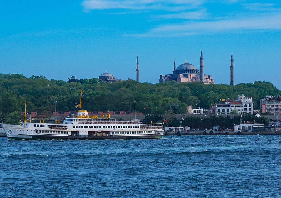 Istanbul: Bosphorus Sightseeing Cruise with Sunset Option - Comfort on the boat: deck time, breeze, and what to pack