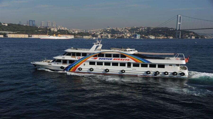 Istanbul: Bosphorus Sightseeing Cruise with Sunset Option - Price and value: what $9 gets you in Istanbul terms