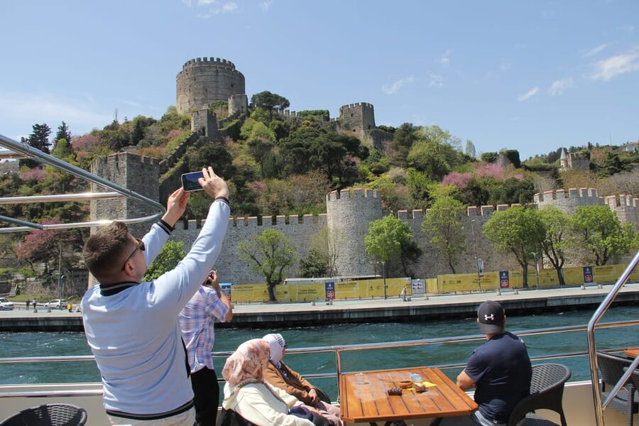Istanbul: Bosphorus Strait and Black Sea Lunch Cruise - Dolmabahçe Palace to Beylerbeyi Palace: Seeing Two Eras at Sea