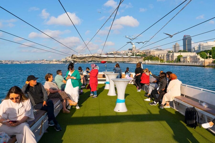 Istanbul: Bosphorus Strait Sightseeing Cruise & Audio Guide - Kabatas to Dentur Avrasya: starting where the city is easy to reach