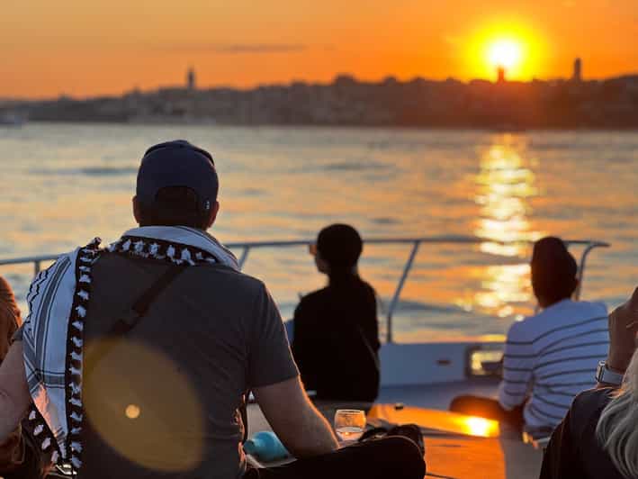 Istanbul: Bosphorus Sunset Cruise on a Luxury Yacht - Key Things That Make This Bosphorus Sunset Cruise Worth It