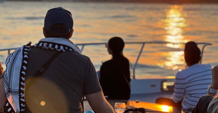 Istanbul: Bosphorus Sunset Cruise on a Luxury Yacht - Onboard Comfort: Seating, Crew, and Why the Service Gets Praised