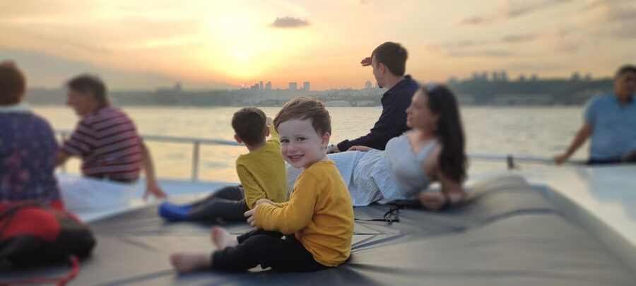 Istanbul: Bosphorus Sunset Cruise on Yacht with Live Guide - From Kabataş into the European shoreline: palaces, mosque domes, and bridge views