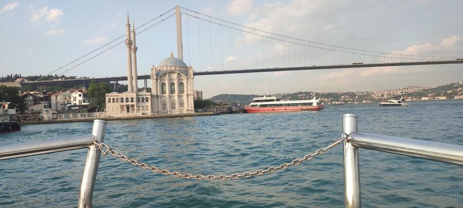 Istanbul: Bosphorus Sunset Cruise on Yacht with Live Guide - The smartest part of the route: Arnavutköy to Bebek, then out toward Rumeli Fortress