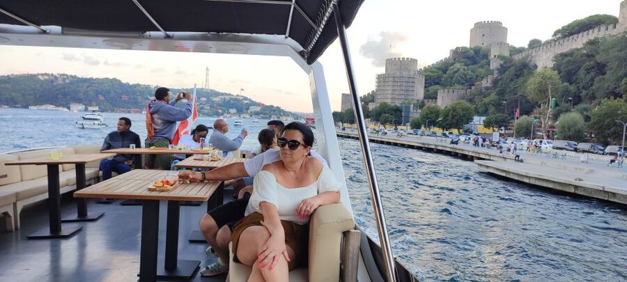 Istanbul: Bosphorus Sunset Cruise on Yacht with Live Guide - Crossing back through the Bosphorus: bridges, fortresses, and the Asian-side sweep