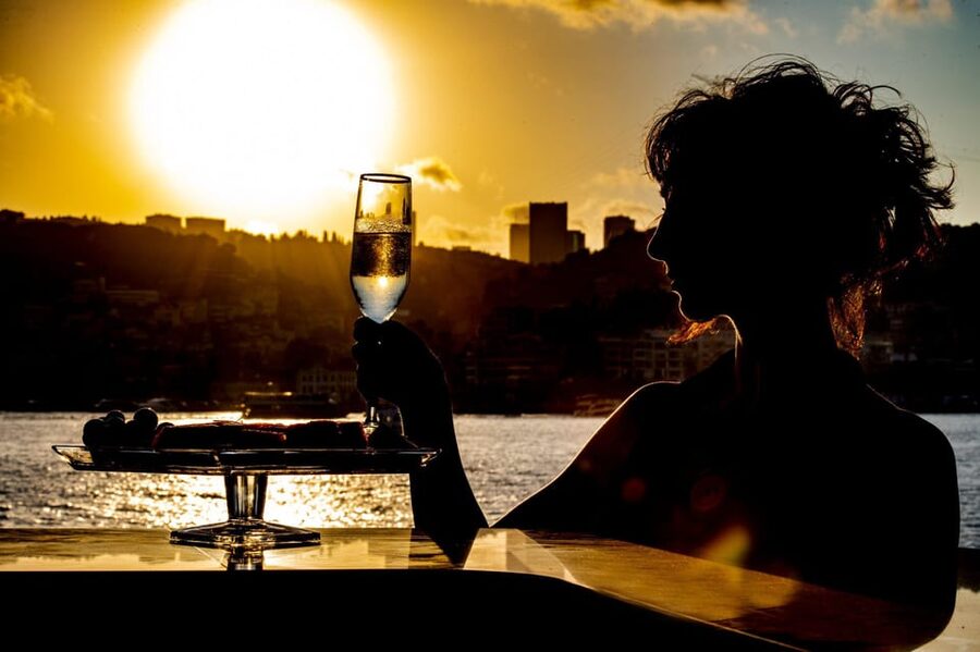 Istanbul: Bosphorus Sunset Cruise with Drinks & Snack - Anadolu Hisarı, Beylerbeyi Palace, and Maiden’s Tower in the same sweep