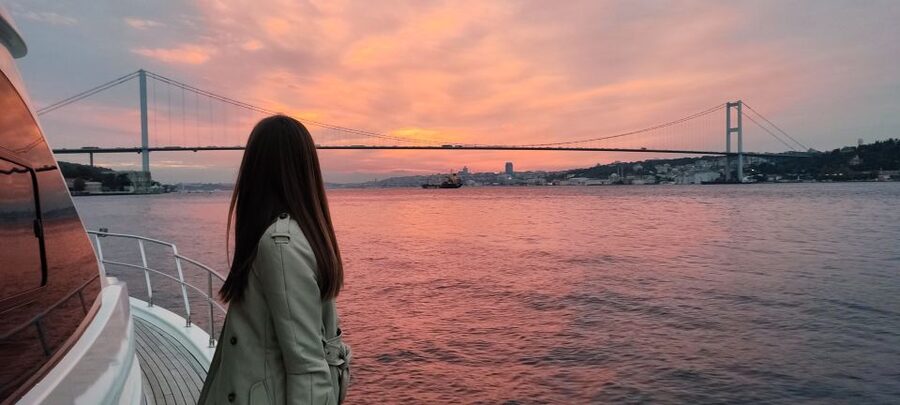 Istanbul: Bosphorus Sunset Cruise with Snacks and Wine - What to Bring for a Comfortable Sunset (No Overthinking Needed)
