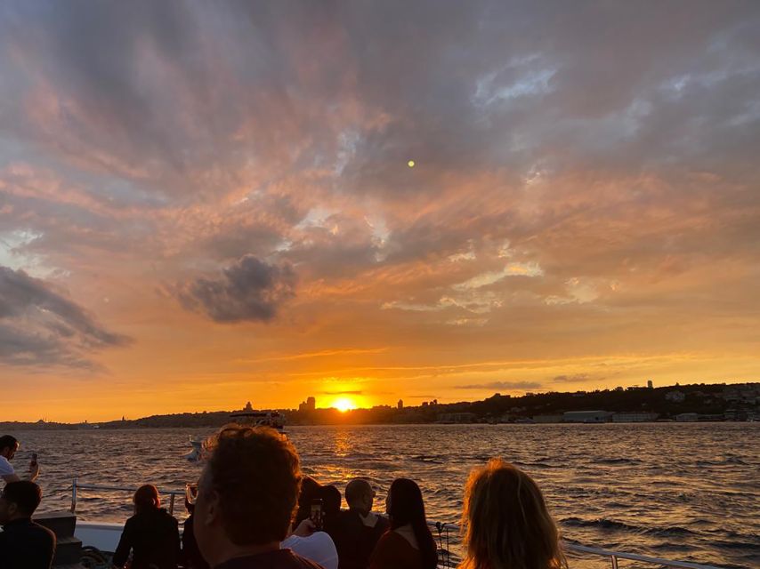 Istanbul: Bosphorus Sunset Cruise with Snacks and Wine - Bosphorus Bridge, Rumelia Fortress, and Fatih Sultan Mehmet Bridge at Sunset