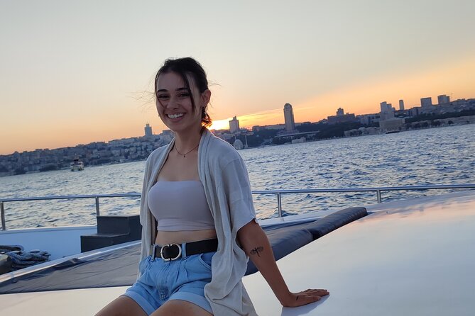 Istanbul Bosphorus Sunset Cruise with Wine on a Luxury Yacht - The guide factor: why your narration matters more than you think