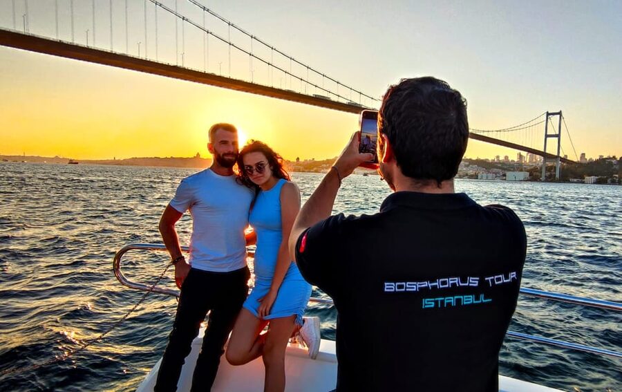 Istanbul: Bosphorus Sunset Yacht Cruise with Live Guide - From Kabataş Transfer Center to the Yacht: Start With the Right Pointer