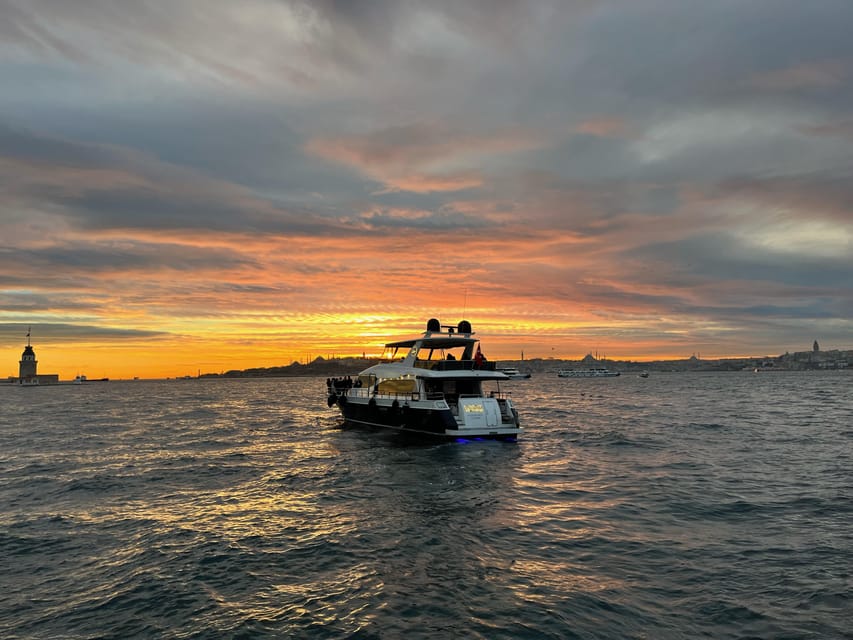 Istanbul: Bosphorus Sunset Yacht Cruise with Live Guide - The Bridges and Arnavutköy Villas: When the Strait Gets Dramatic