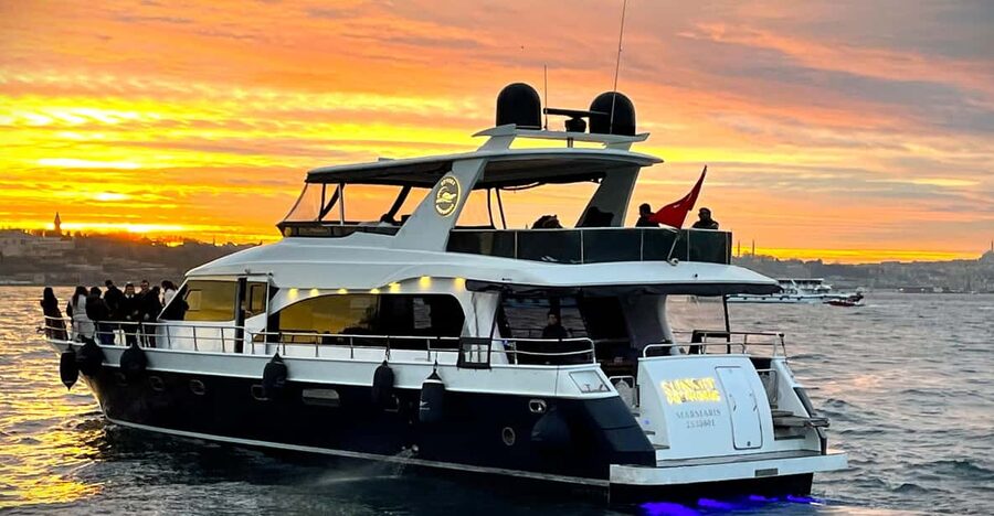 Istanbul: Bosphorus Sunset Yacht Cruise with Live Guide - Üsküdar and Maiden’s Tower: The Strait Narrows Into Legend