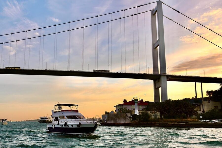 Istanbul: Bosphorus Yacht Cruise at Sunset with Snacks - The Cruise Route You Will See: Dolmabahce, Maiden’s Tower, and Bridges