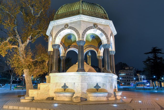Istanbul Byzantine and Ottoman Tour: Hagia Sophia, Topkapi Palace, Blue Mosque and Grand Bazaar - Hagia Sophia Grand Mosque: what to notice beyond the famous dome
