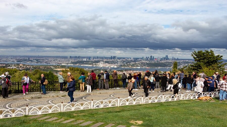 Istanbul: City Hightlights Bus Tour and Bosphorus Cruise - Lunch at a Local Restaurant: Food as a Midday Reset