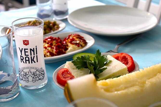 Istanbul Culinary Tour: Local Hotspots and Gourmet Street Foods - Why the guide makes or breaks the night