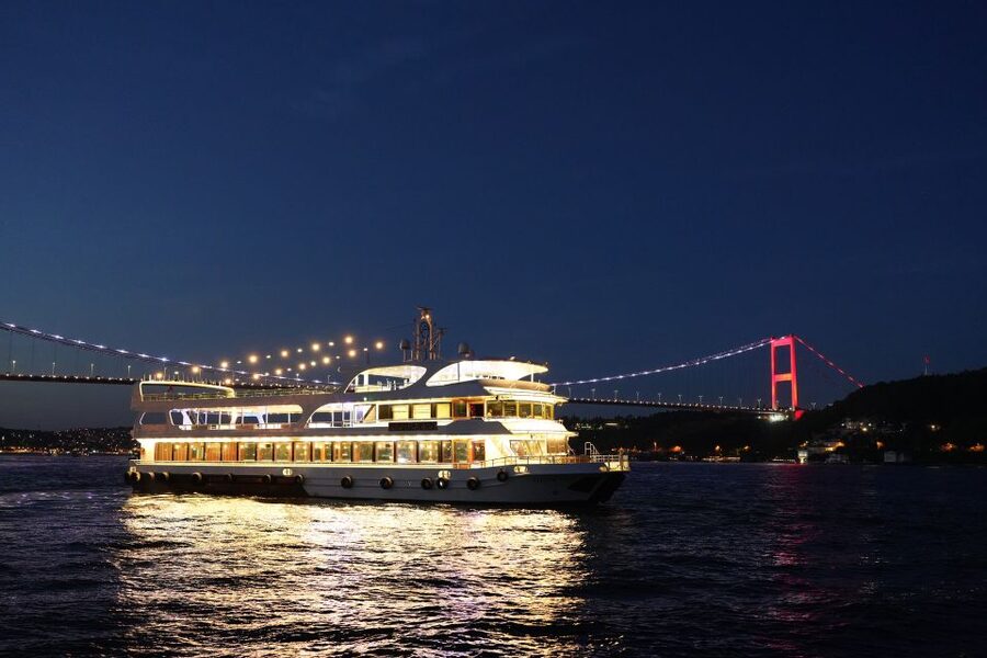 Istanbul: Dinner Cruise and Entertainment with Private Table - Seating, Service Style, and What a Private Table Changes