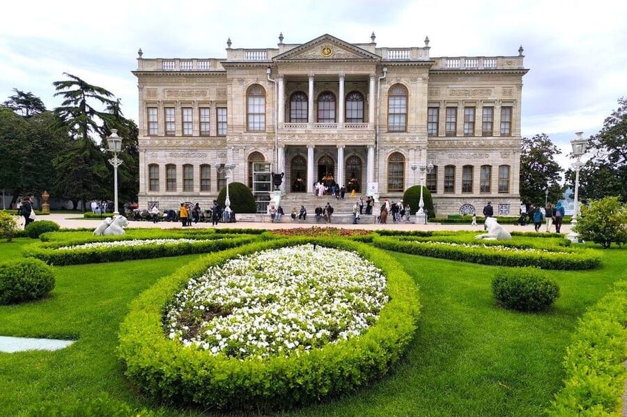 Istanbul: Dolmabahce Palace and Harem Skip-the-Line Ticket - Skip the line, then handle security like a pro
