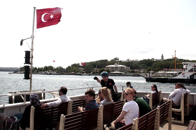 Istanbul Eurasia Bike & Boat Tour - Kadikoy Iskelesi and Moda Park: coffee break, local tempo