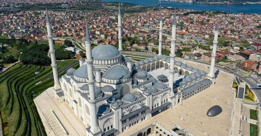 Istanbul: Europe and Asia Tour By Bus And Bosphorus Cruise - Ottoman palaces on the Asian side: Summer Palace and Beylerbeyi
