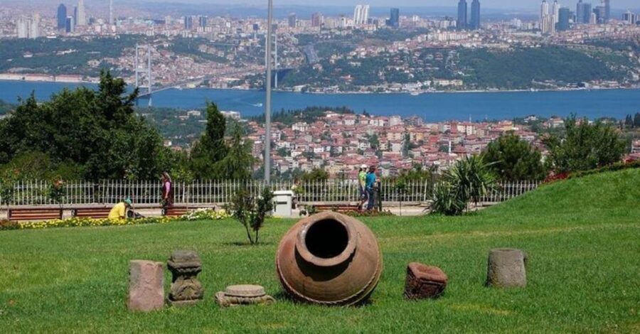 Istanbul: Europe and Asia Tour By Bus And Bosphorus Cruise - Eyüp Sultan Mosque: a calm pivot inside a big day