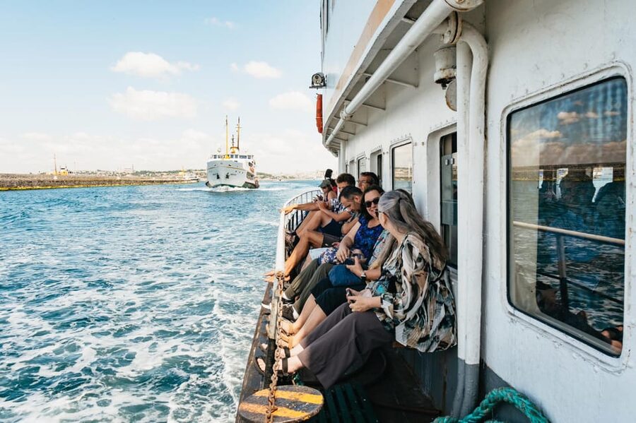 Istanbul: European and Asian Side Guided Foodie Walking Tour - Key highlights you should care about