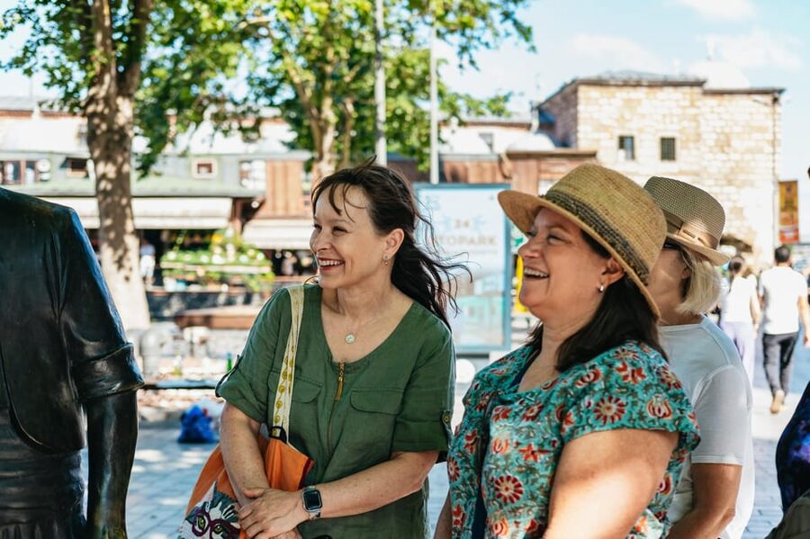 Istanbul: European and Asian Side Guided Foodie Walking Tour - Who this walking food tour suits best
