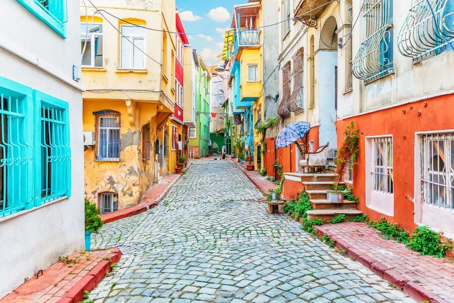 Istanbul: Fener, Balat, Old Greek and Jewish Quarter Tour - Fener: colored Ottoman houses and the best photo lanes