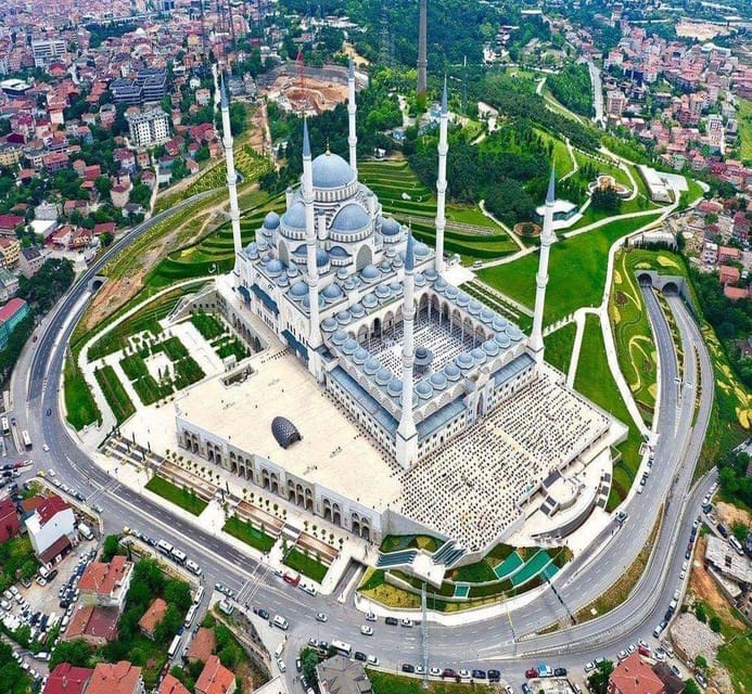 Istanbul: Full-Day 2-Sides City Tour with Lunch & Boat Tour - Guides, Language, and Why the Story Matters Here
