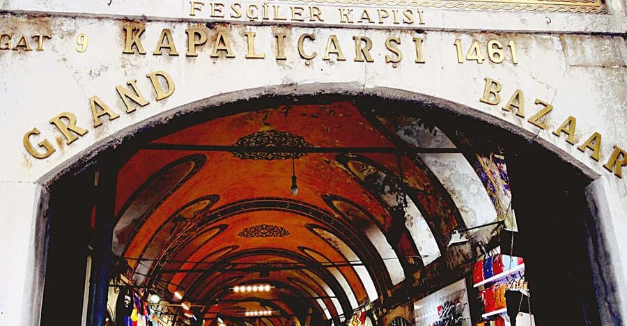 Istanbul: Grand Bazaar Shopping Experience with a Local - Entering the Grand Bazaar, and why having a guide matters