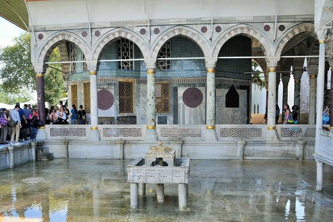 Istanbul Guided Tour Hagia Sophia, Topkapi, Cistern with Tickets - Topkapi Palace Priority Entry and the Reality of a Vast Complex