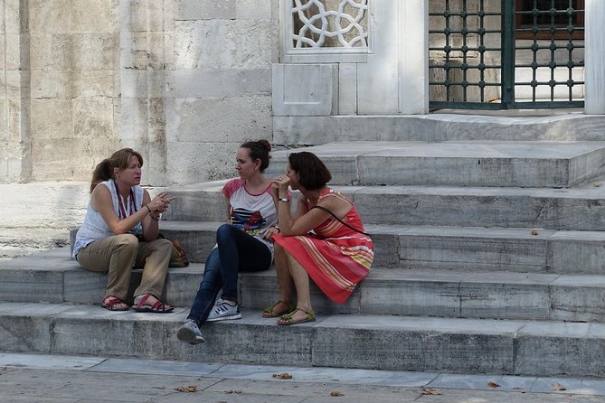 Istanbul Guided Tour Hagia Sophia, Topkapi, Cistern with Tickets - Small Group Comfort, Headsets, and the Ticket Timing Rule