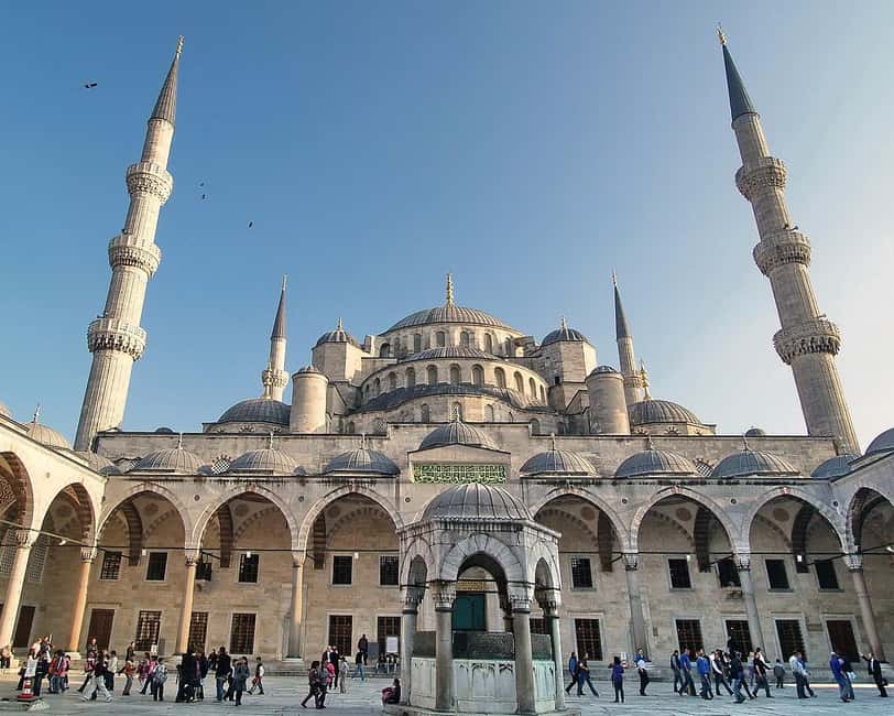 Istanbul: Hagia Sophia and Blue Mosque Tour with Tickets - Hagia Sophia: the quickest way to understand a building that kept changing roles