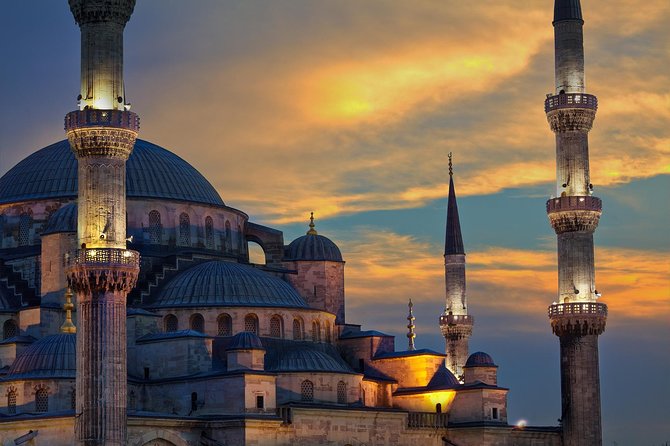 Istanbul: Hagia Sophia, Blue Mosque and Grand Bazaar Tour - Stop 4: Grand Bazaar time, shopping reality, and Sunday closures