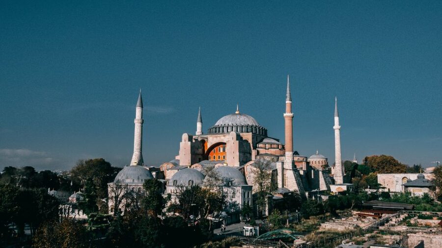 Istanbul: Hagia Sophia, Blue Mosque, Cistern & Bazaar Tour - Where you meet, and how the timing actually works