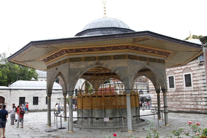Istanbul: Hagia Sophia & Blue Mosque Guided & Small-Group Tour - Grand Bazaar time: your 45 minutes, your rules