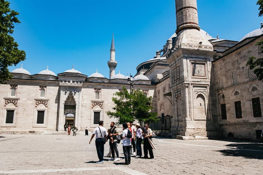 Istanbul: Hagia Sophia, Blue Mosque, Suleymaniye Mosque Tour - Dress Code, Prayer Times, and What to Bring