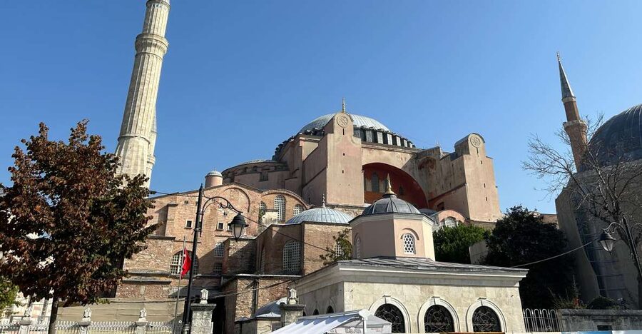 Istanbul: Hagia Sophia Tour with Skip-the-Line Entry Ticket - Meeting at Dsign Cafe, Then Getting Your Bearings in Sultanahmet