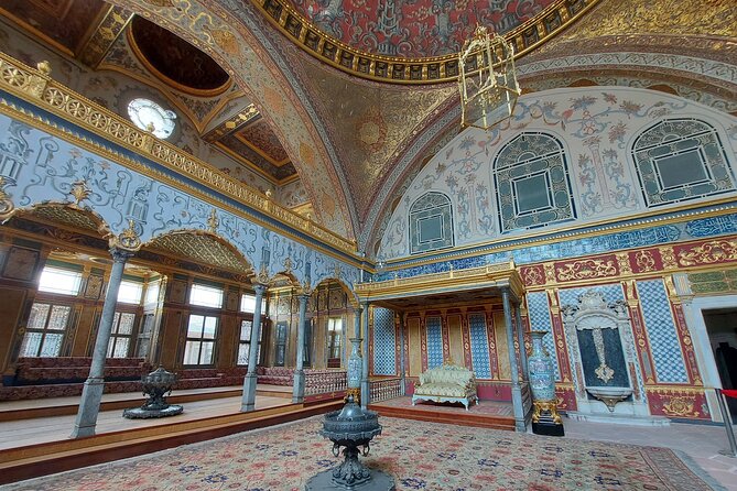 Istanbul Highlights! Blue Mosque, Hagia Sophia, Topkapı and More! - Hippodrome stops: Obelisks, the Serpent Column, and the German Fountain