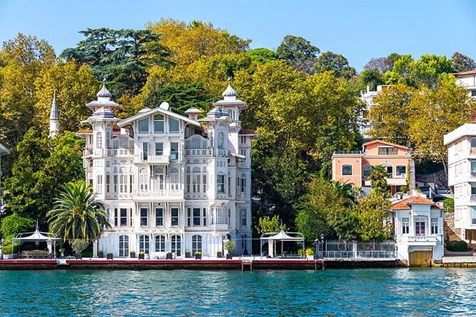 Istanbul Highlights Bosphorus Stops 1 +2 (Europe + Asia) - Two Continents in One Busy 8-Hour Route