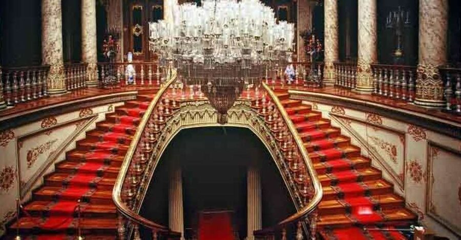 Istanbul Highlights: Two Continents Half-Day Tour - Dolmabahçe Palace Museum Visit: Where the Ottoman World Meets Europe