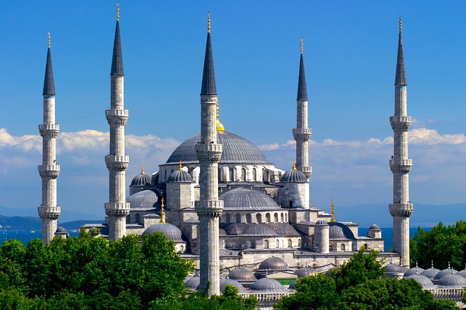 Istanbul Historical Tour with Guide, Lunch and Transfers - Hotel pickup, transfers, and the 15-person group advantage