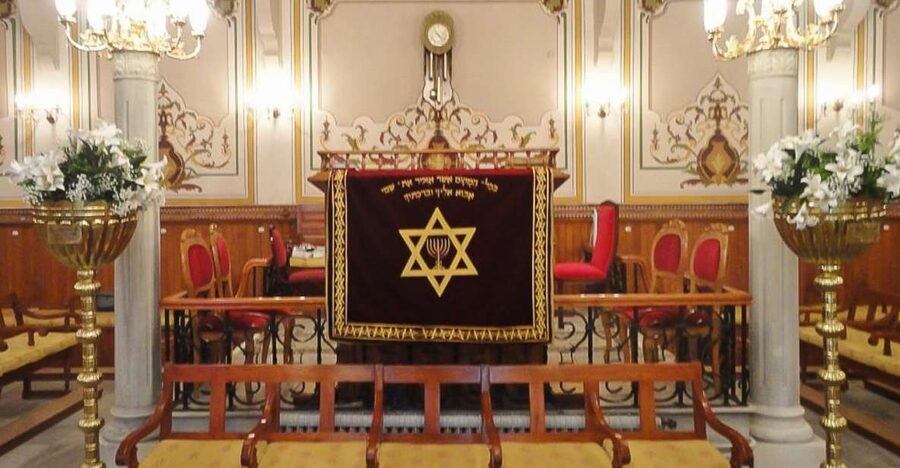 Istanbul: Jewish District 3-Hour Walking Tour - Getting started at Galatasaray High School and the Istiklal Street rhythm